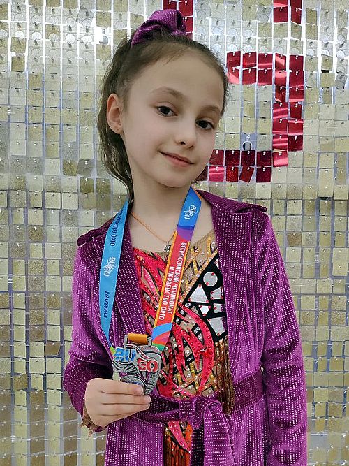 Аподиако Латифа, 8 лет